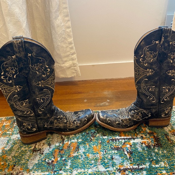 Circle G Embroidered Boots - Picture 3 of 6